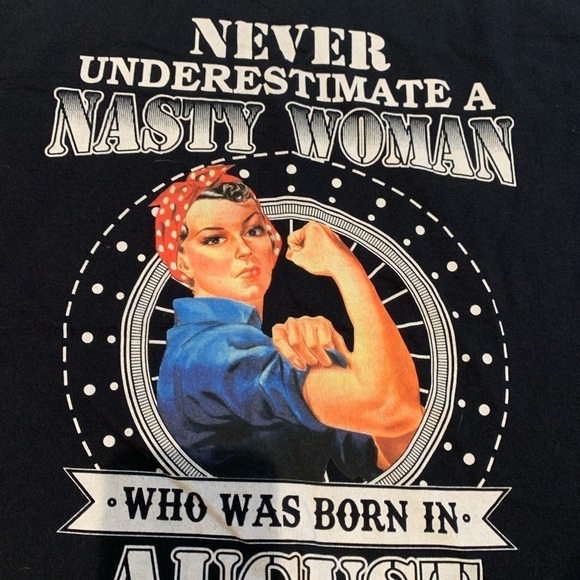 Fruit of the Loom Never Underestimate A Woman Who Was Born In August BlackT Sz L - Picture 2 of 6